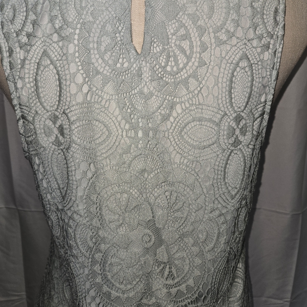 Lace Sleeveless Top - Picture 5 of 6